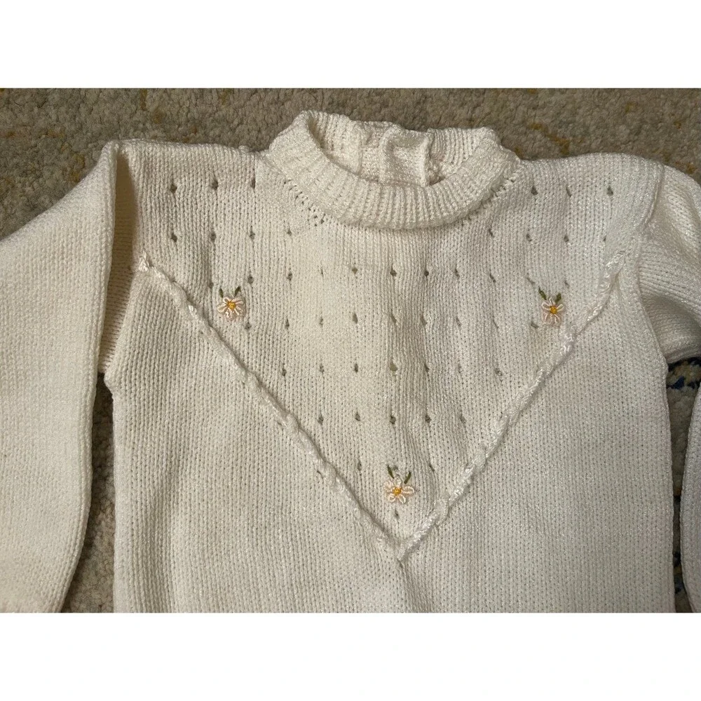 Vintage daisy sweater